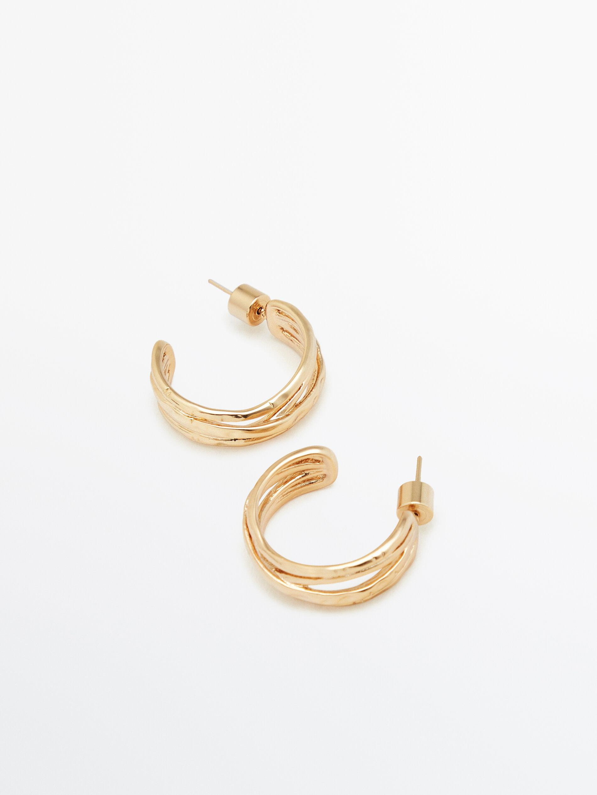 Gold-plated minimalist hoop earrings | Massimo Dutti US