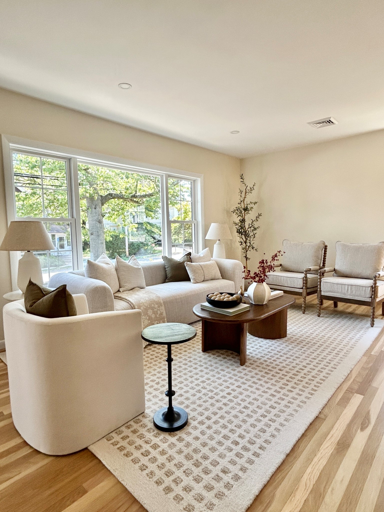 Living room neutral style. 

#livingroom

#LTKHome