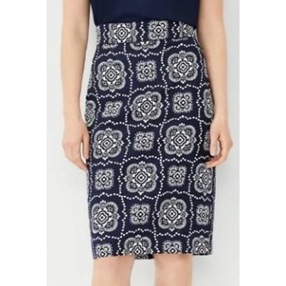 Ann Taylor Knee Length Pencil Skirt Navy White Tile Print Womens 2 | Poshmark