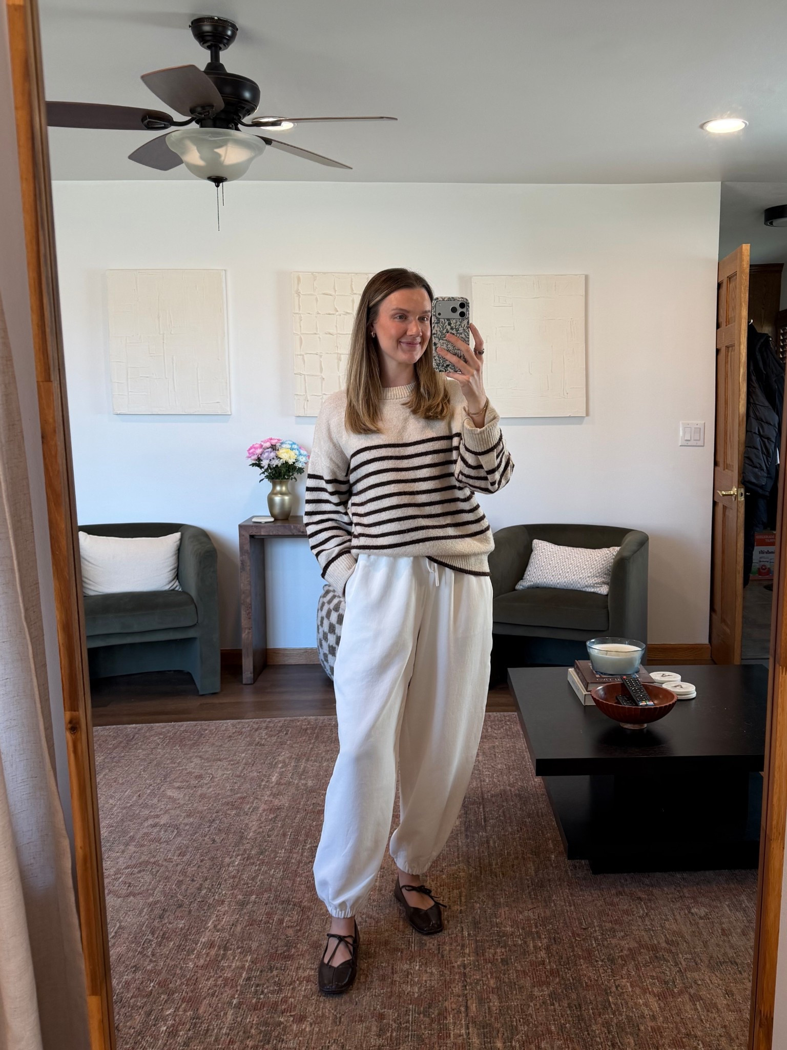 Can’t get over these balloon pants from @Aritzia! Wearing size small, but they do run kinda big 

White pants, spring style, business casual, work wear, chocolate brown square toe flats

#LTKWorkwear #LTKootd