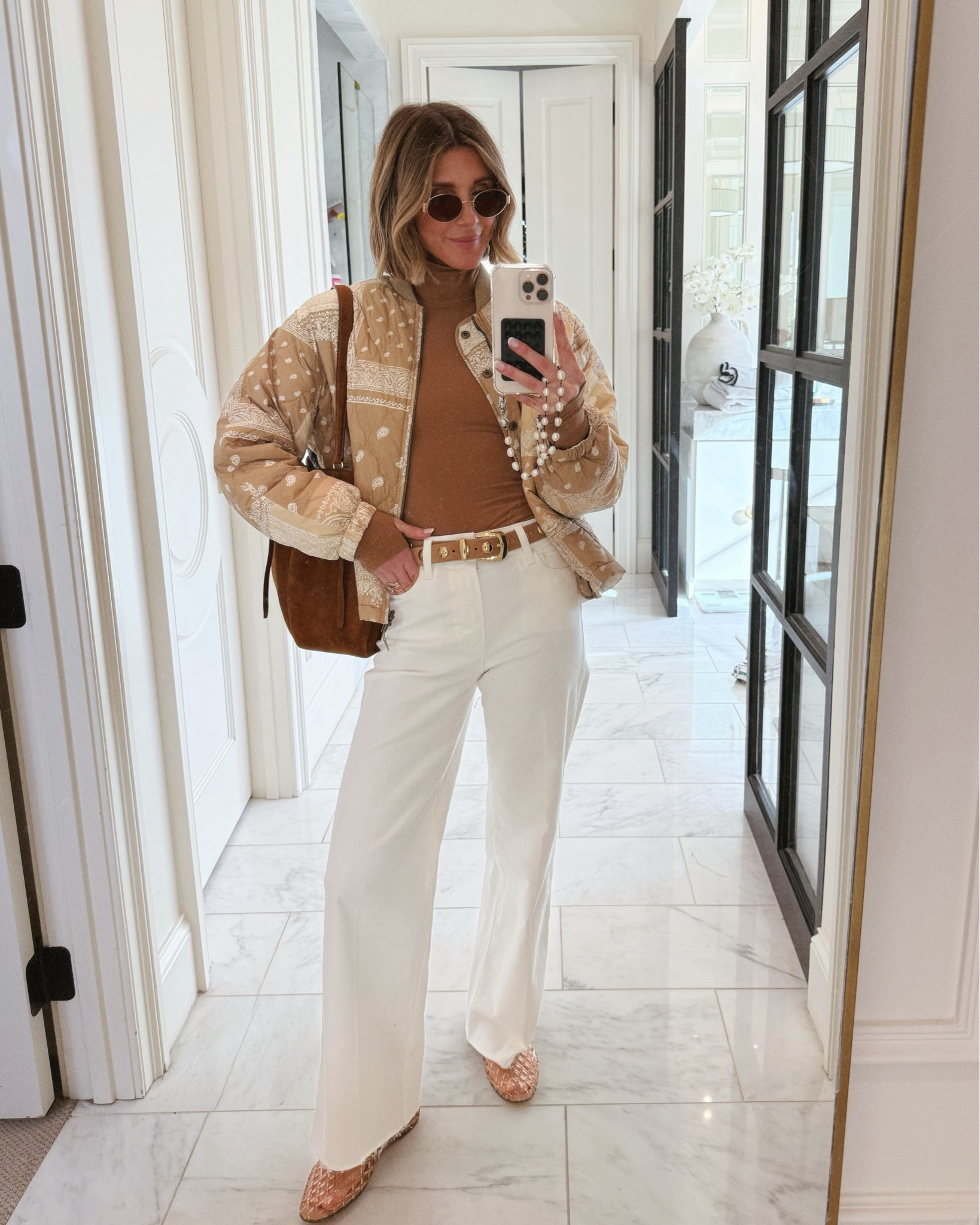 White jeans outfit. 