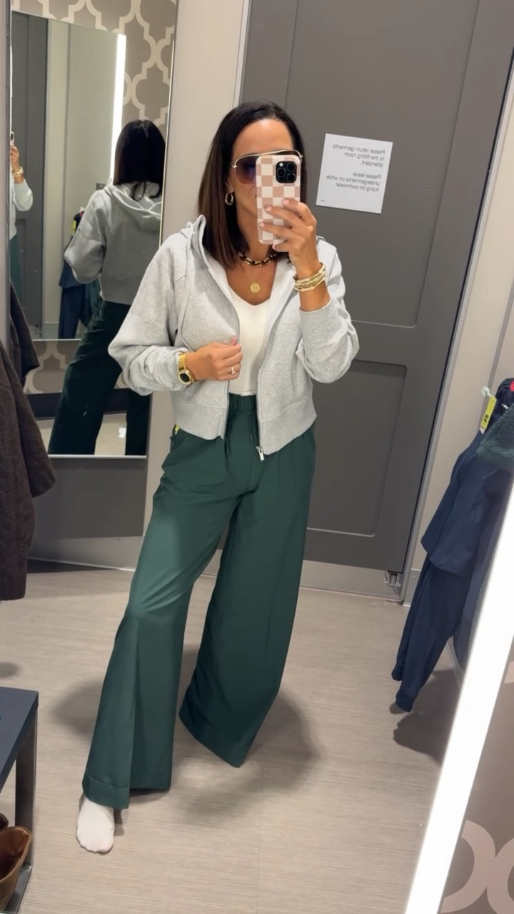 An Athleisure look that you’ll want to wear over and over!
The zip up hoodie is super cute and comfy, and the elastic waistband pants are the perfect pair for staying warm and comfortable all day long.
The perfect combo guys!!


Athleisure, activewear, casual look, daytime look, Target style, VintagePickin




#LTKActive #LTKFindsUnder50 #LTKStyleTip