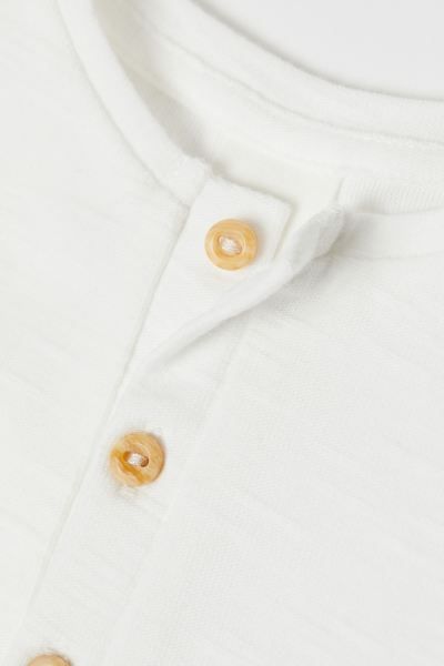 T-shirt with Buttons | H&M (US + CA)