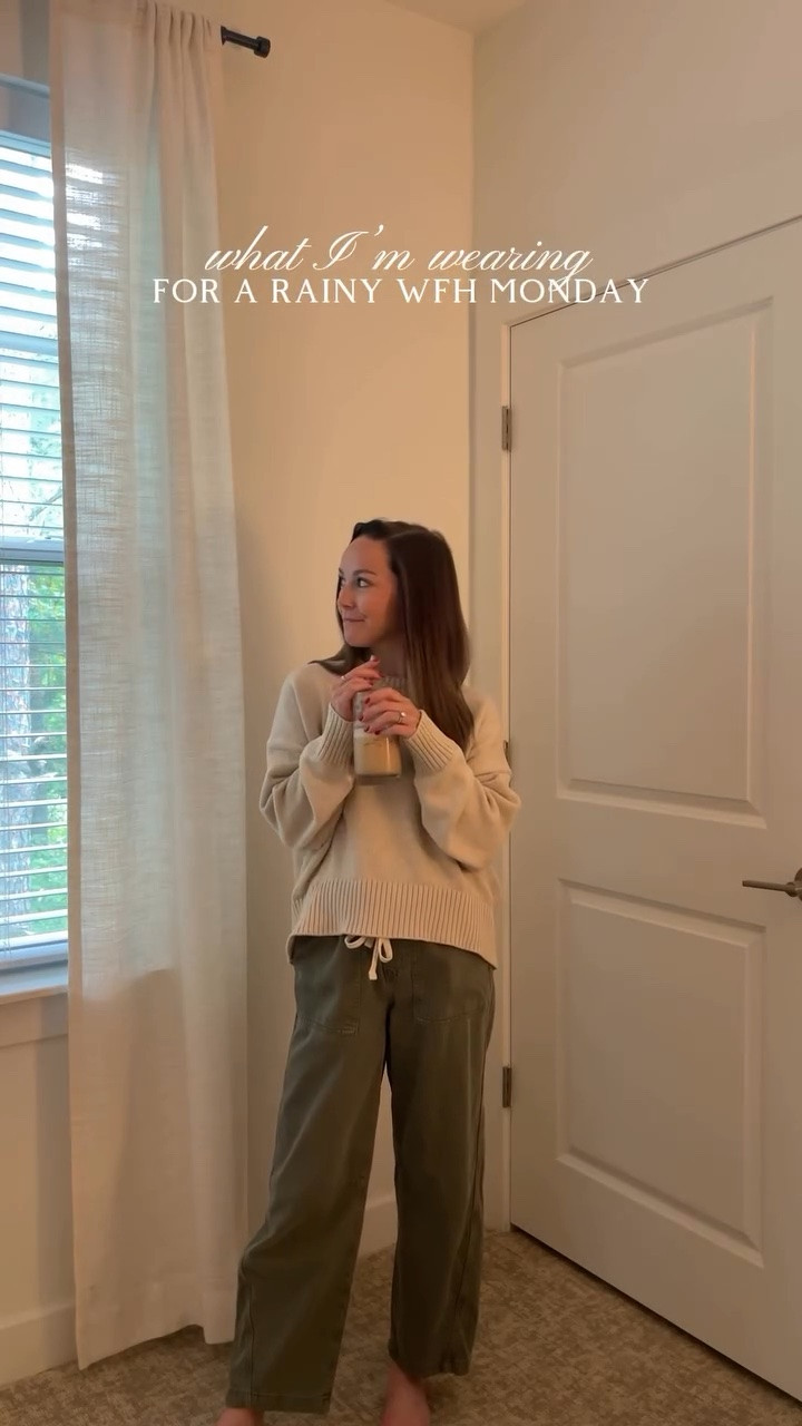 happy monday from my desk to yours! 👩🏻‍💻🌧️☕️ comment “outfit” below & I’ll message you with all of the details of this rainy wfh look!

#outfitoftheday #ootd #outfitinspiration #rainydayoutfit #wfhoutfit
