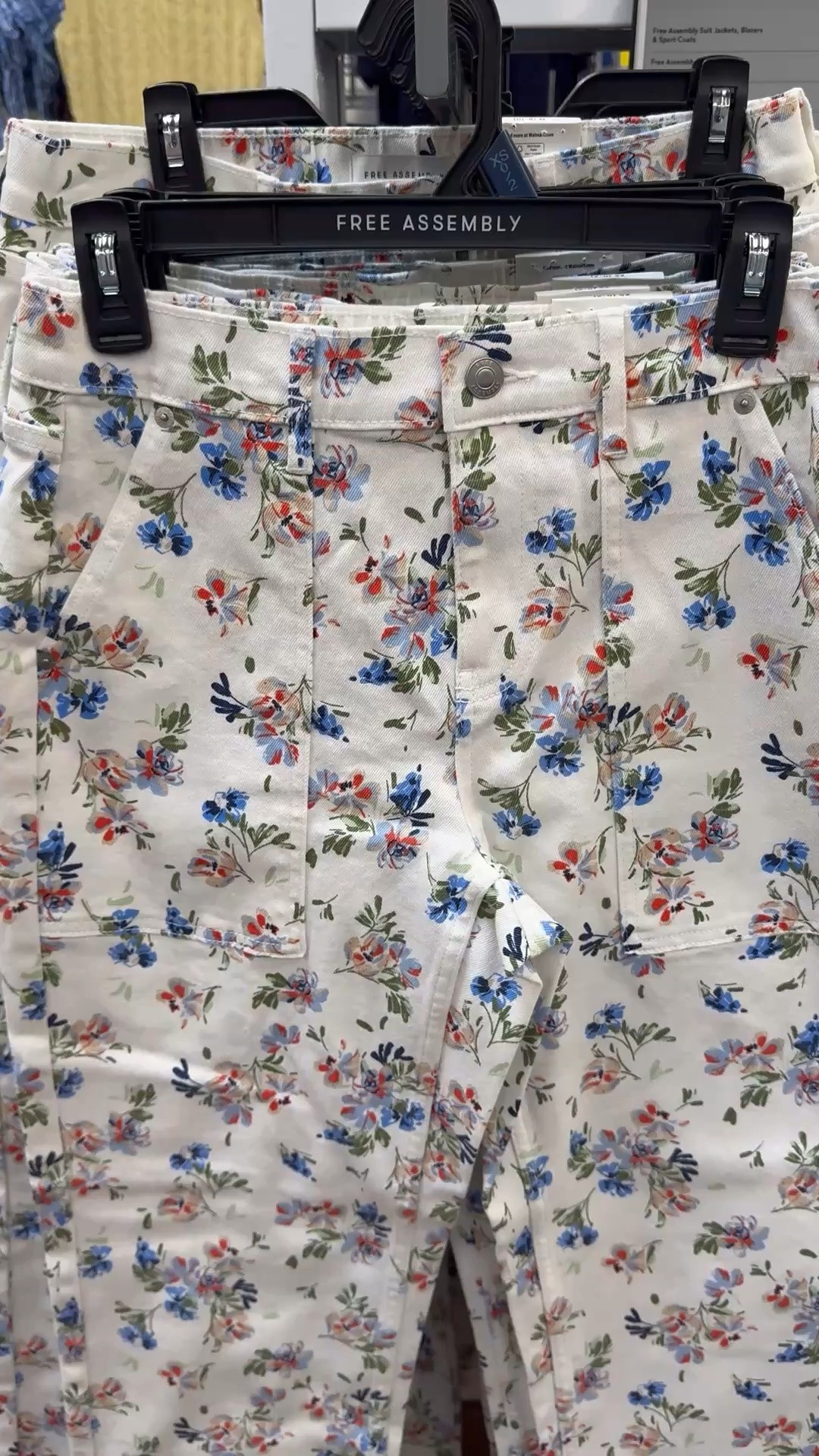 Free Assembly Women's Floral Pants with Chop Pockets, Sizes XS-XXL

#LTKSeasonal #LTKootd