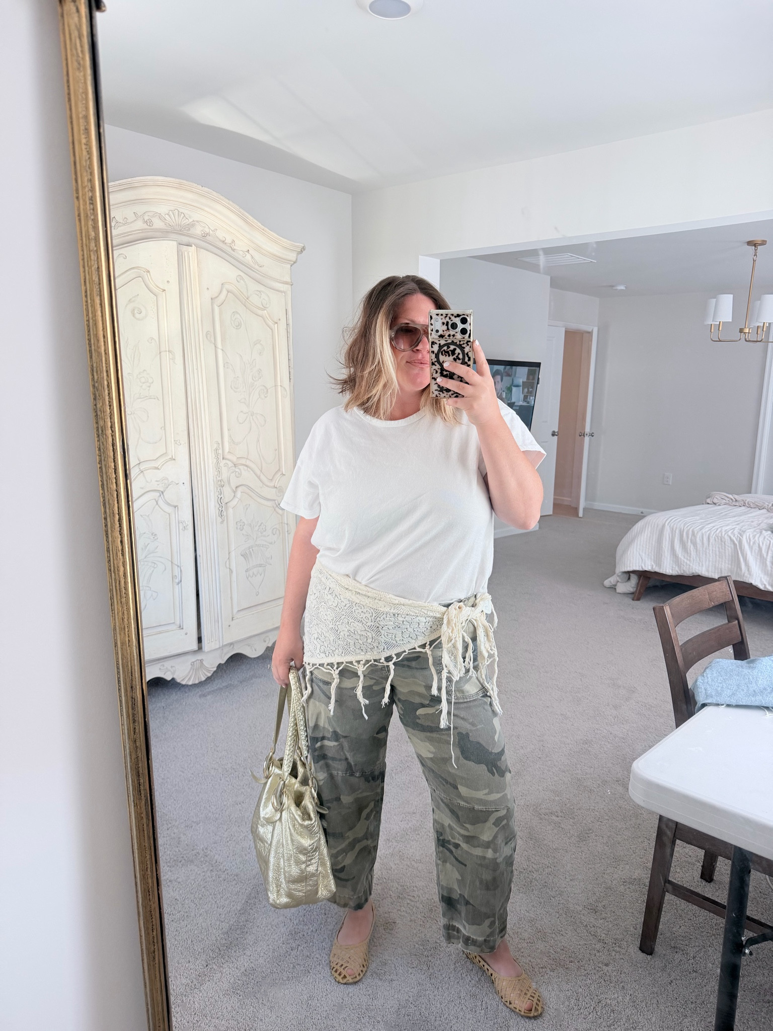 BELTED SCARFS ARE A THING AGAIN !?



#LTKmomlife #LTKootd #LTKgrwm