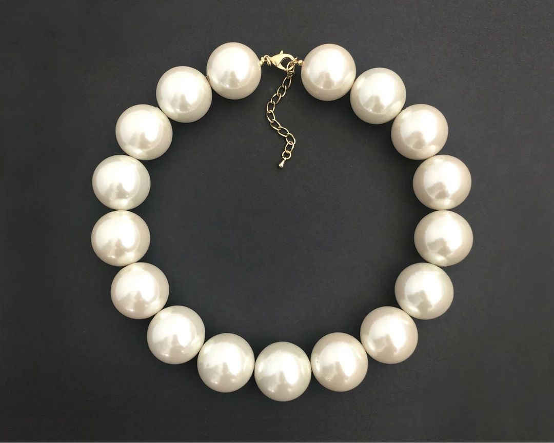 Große Perlenkette Chunky Pearl Necklace Bold Necklaces - Etsy.de | Etsy (DE)