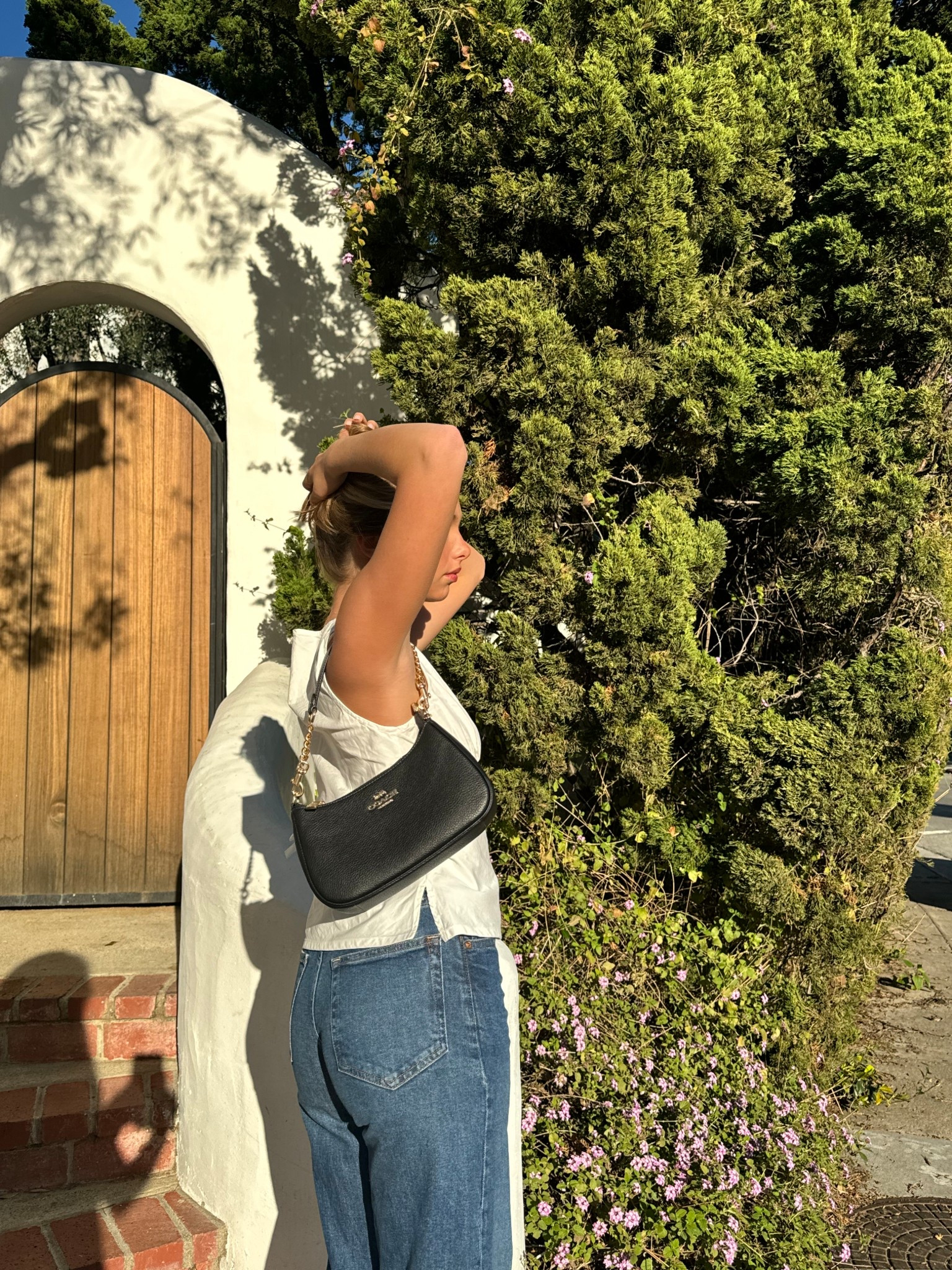 I am literally obsessed with the style of the Teri bag. I literally take it everywhere with me! @coach #coachoutlet #coachNY #ad 