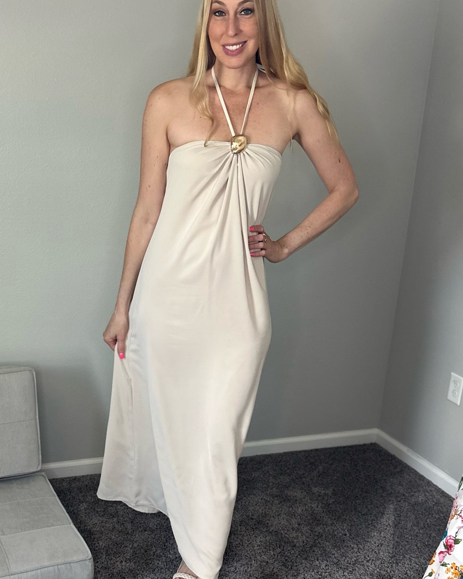 Flowy and chic vacation outfit dress
🤍i love the lightweight and soft fabric 
🤍 it has elastic around the top but no stretch in the rest, it is loose fitting
🤍 fits true to size, wearing size small and I am 5’10”