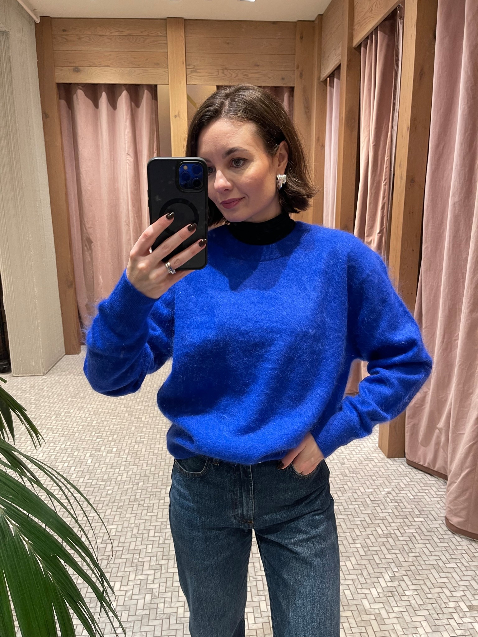 Very into colour this season. How gorgeous is this cobalt blue brushed cashmere sweater? Wearing an XS

#LTKGiftGuide #LTKdayinmylife #LTKSeasonal