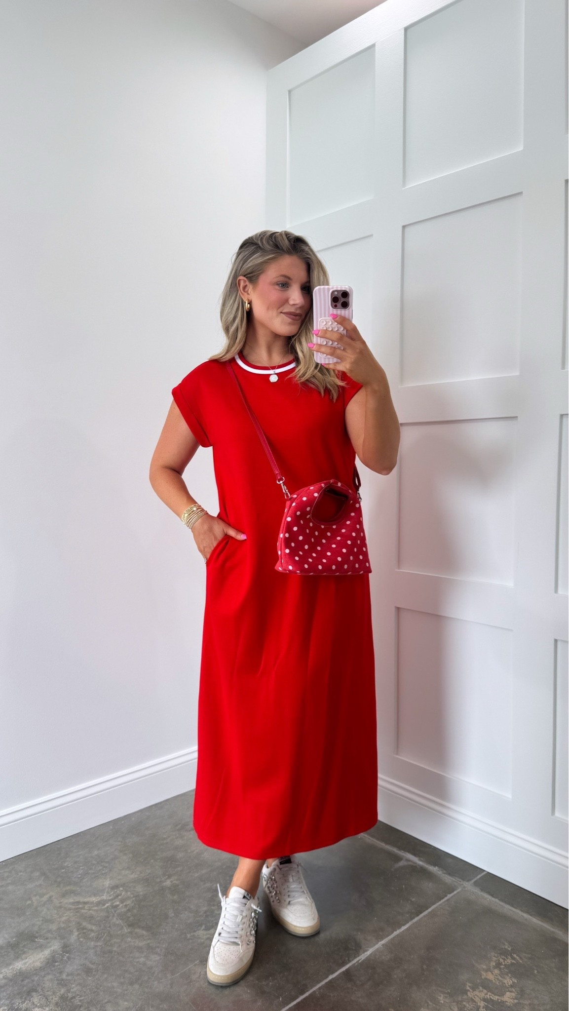 This dress is on sale for only $24!!! 😍😍😍


Wearing a size medium