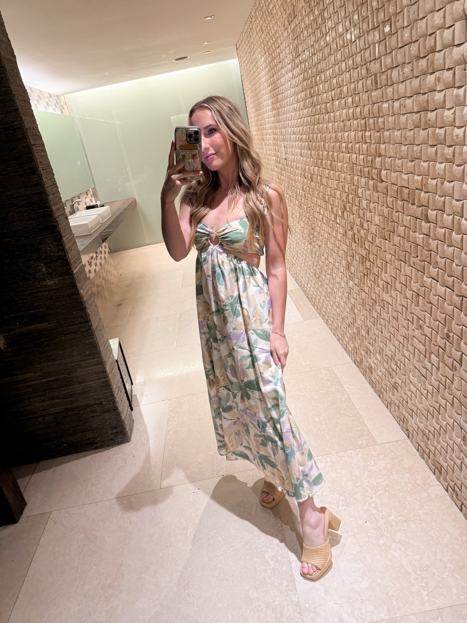 Wearing a small


Vacation dress / summer dress / Mexico / floral dress / resort wear 

#LTKPetite #LTKFindsUnder50 #LTKTravel