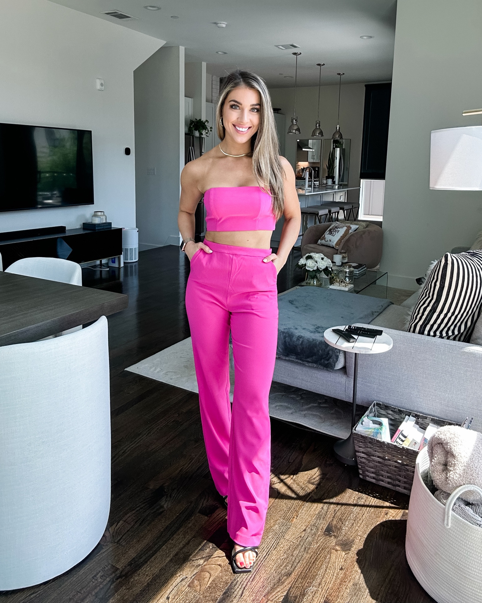 Pretty in Pink 💗 the CUTEST two piece jumpsuit, originally found in like green also comes in this gorgeous pink. Linking all my recent fave @revolve finds. 