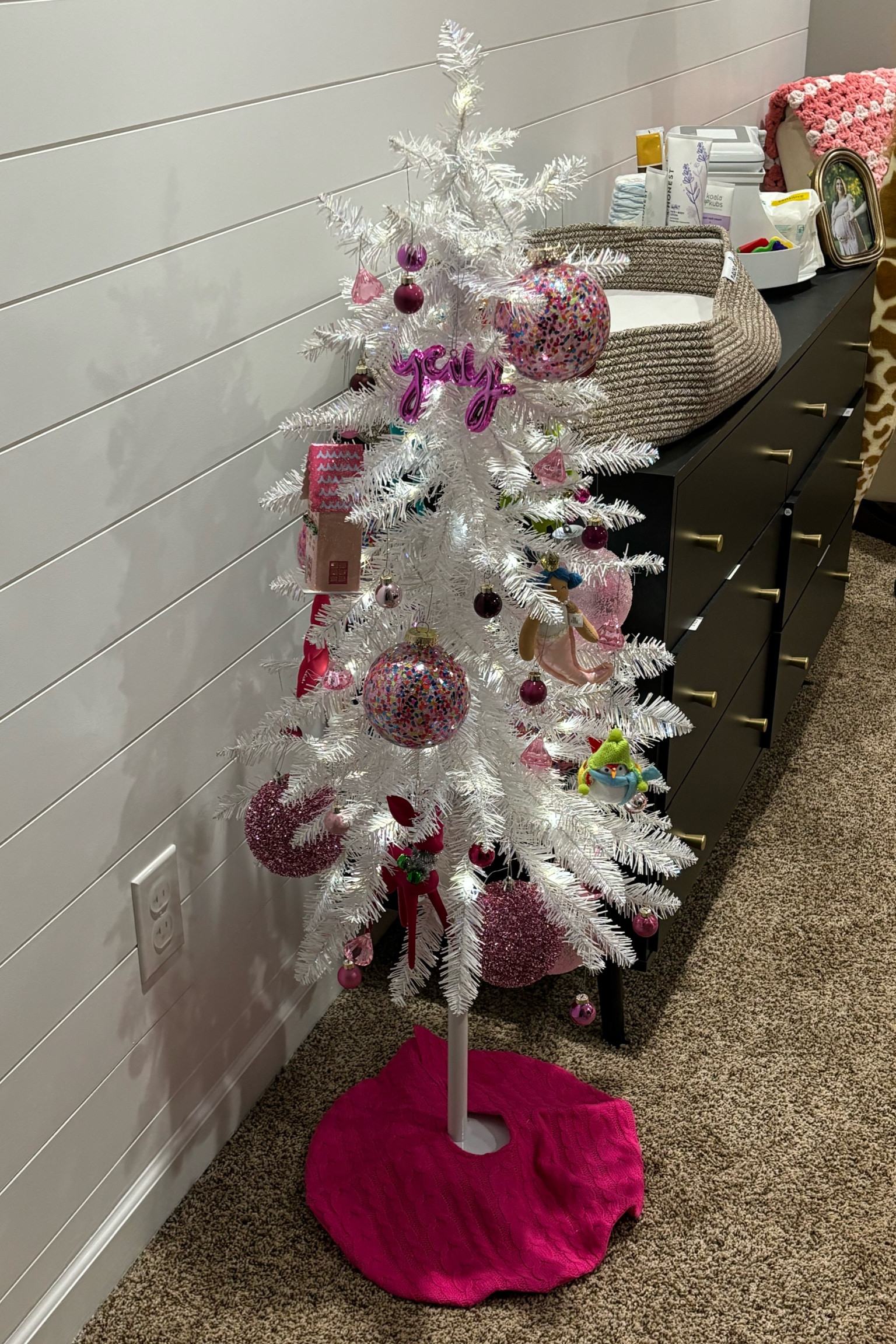 My baby girls room is getting all the cutesy Christmas decorations 🩷 #target has some of the cutest ornaments ever 🙌

#LTKFindsUnder50 #LTKSeasonal #LTKHoliday