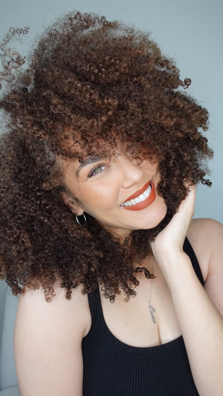 What do you use to refresh your hair? 

Do you stick to the same routine when refreshing? 

If so, I challenge you to build that relationship with your hair by first connecting with it to understand what it needs and give it that. 

Ask yourself, does it feel dry and lack moisture? so you may want to add water. Are you finding it is lacking hold and the definition you desire? Add more gel or a little more styling cream. Or maybe u just need a little shine so add some oil. 

Give your hair what it needs because I find, it doesn’t always need the same thing each time you need to refresh. 

Build that relationship with your hair, when you show your hair love, it will love you back 🫶🏽

Used @cecred hair oil to refresh 🤍

#naturalhairlove #loveyourhair #naturalhair #tighttexturedhair #naturalhaircare #naturalhaircommunity #haircare #curlfriends #hairgoals #coilyhair #coilyhairroutine #naturalhairtips #healthyhair #afrohair