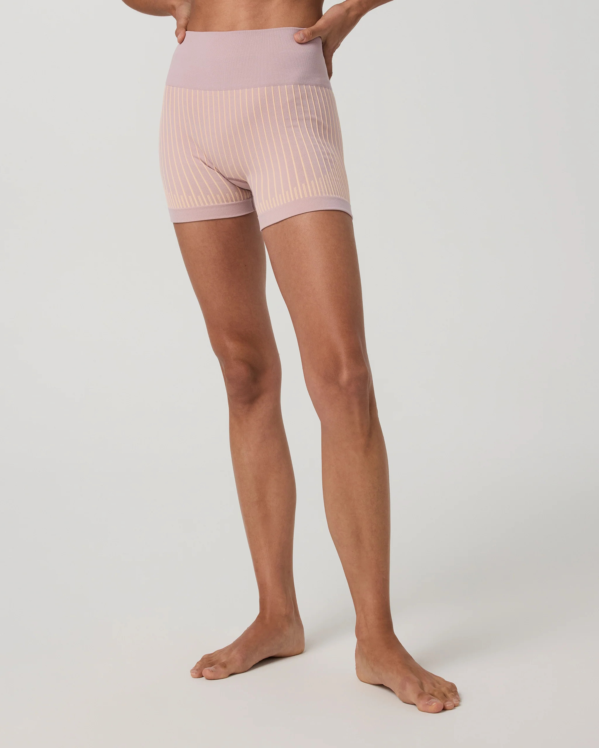 Bi-Color Seamless Bike Short 4" – Light Peach/Desert Mauve – Vuori | Vuori Clothing (US & Canada)