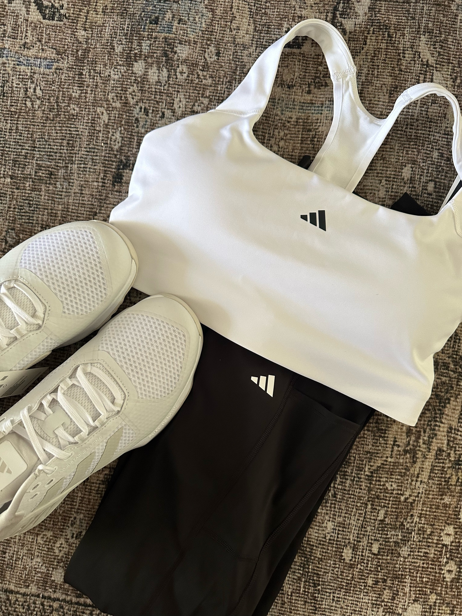 @adidas #adidaspartner #createdwithadidas 

Gym look! Neutral sneakers 