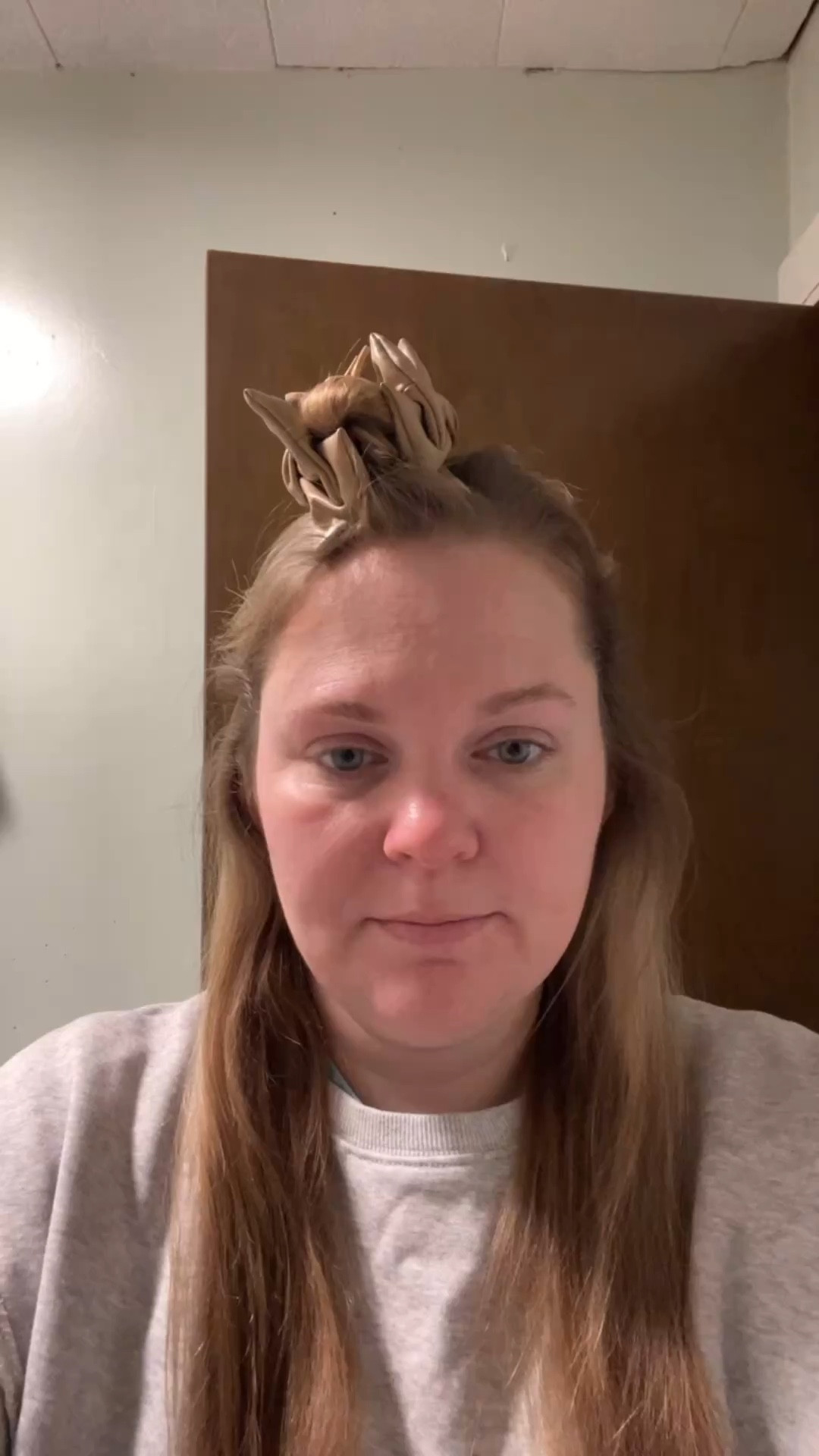 This curling iron is 1/4 of the price as some name brand ones and it worked so well with my head of hair! I got the 1 inch 

#hair #beachwaves 

#LTKmomlife