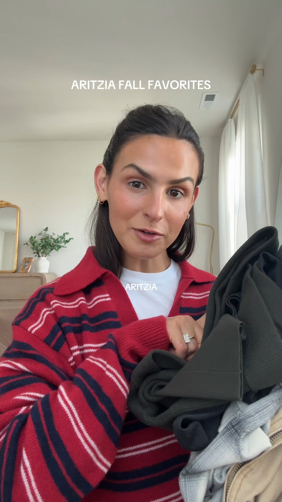 My favorite fall @Aritzia staples! What I’ll most definitely rewearing this fall & what I currently love at Aritzia. I wear a size small in the Souviner pants and size XS in the sweaters.