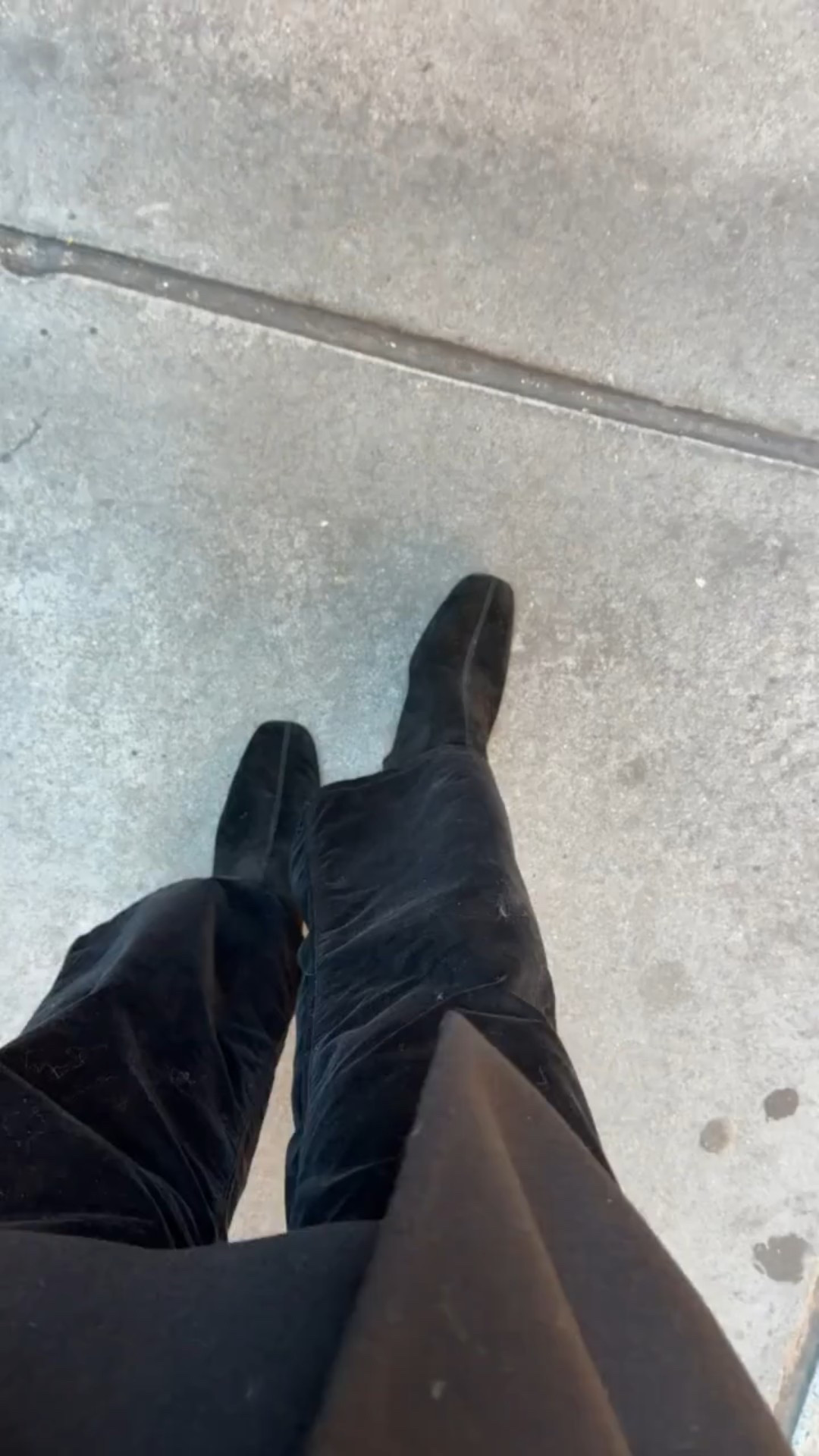 Chic boots winter wear mom approved fashion warm shoes black shoes mom life boots winter boots Annabrstyle 

#LTKSeasonal #LTKgrwm #LTKOver40