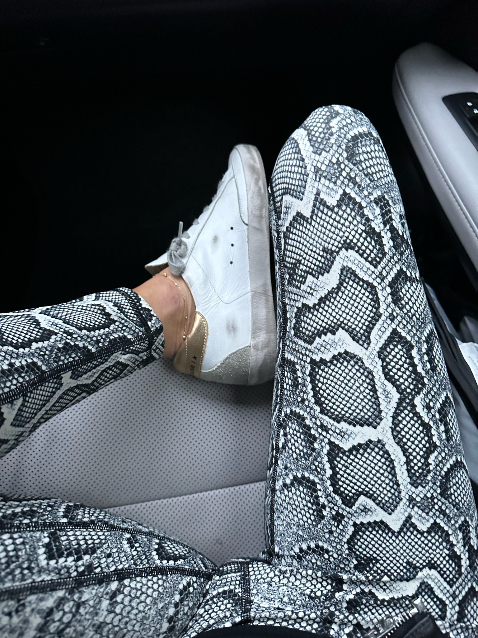 Snakeskin leggings from amazon size xxs 

#LTKunder50 #LTKfit #LTKunder100