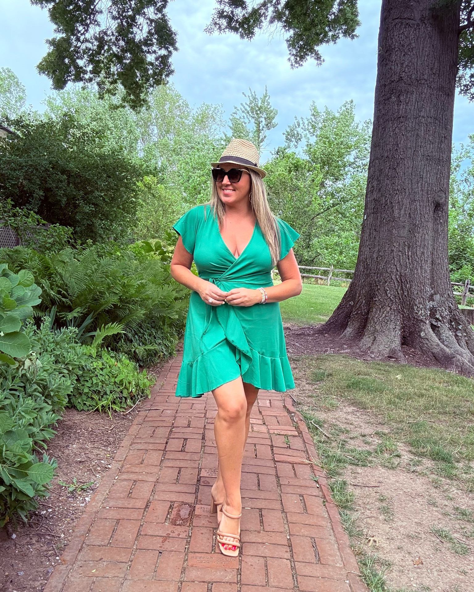 Pretty Green Wrap Dress👗

This is a cute little sundress dress!! Skin-friendly fabric: AUSELILY summer Wrap Dress is made of 90% polyester and 10% spandex, featuring a waffle fine-grid pattern with excellent texture. It is soft, breathable, and skin-friendly, perfect for hot summers☀️

#LTKootd #LTKdayinmylife #LTKOver40