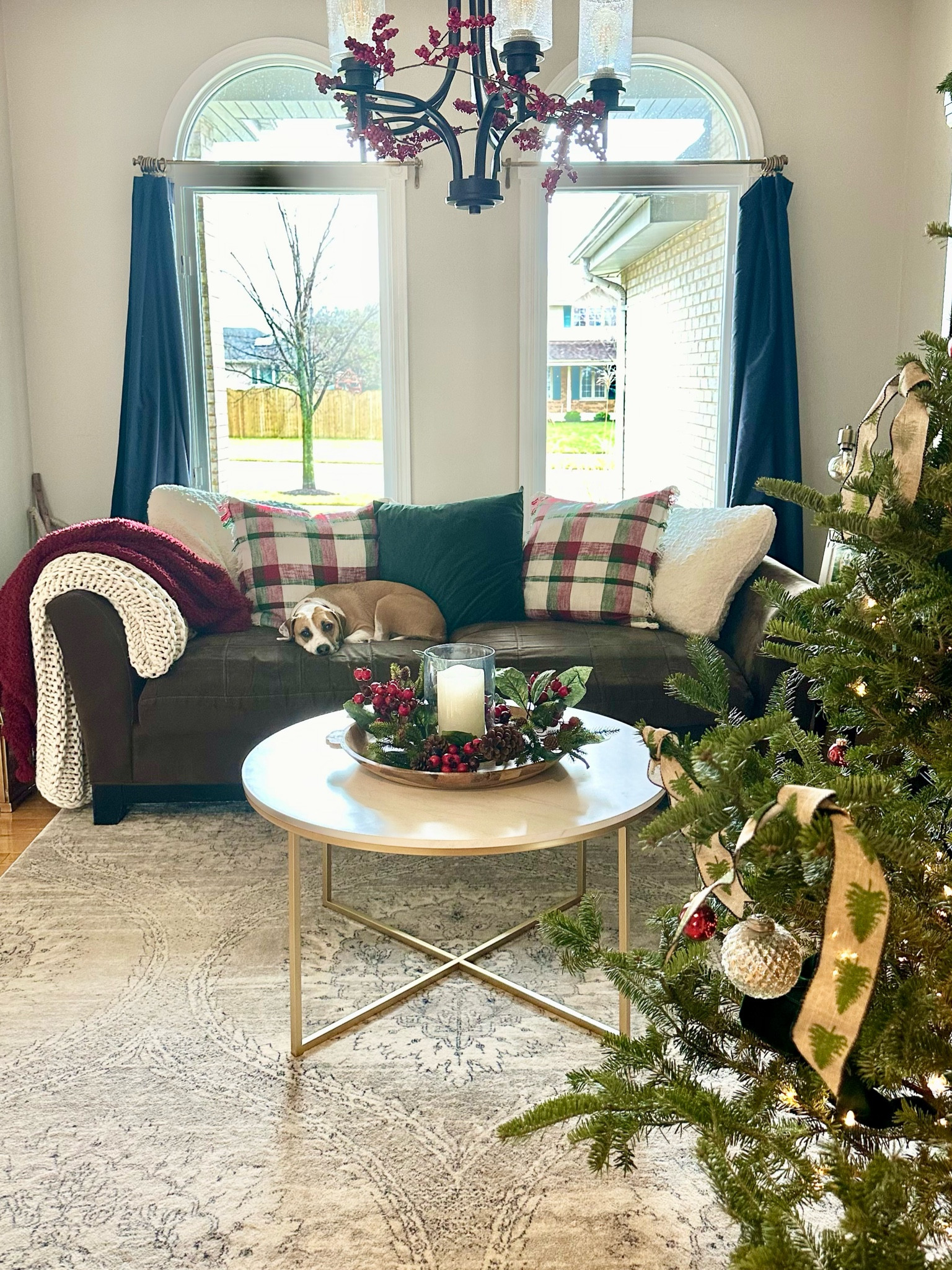 Complete your space! This faux white marble table is 40% off!


#LTKSaleAlert #LTKHome #LTKHoliday