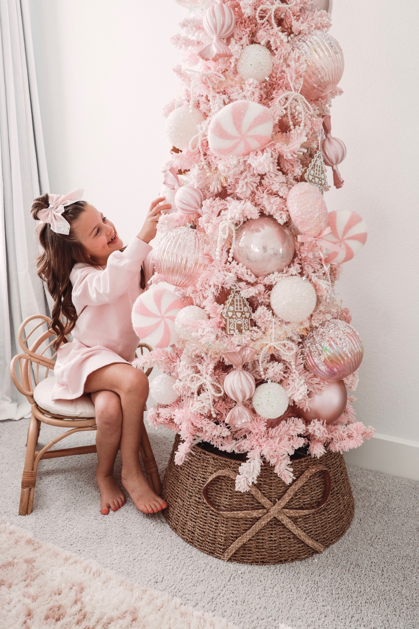 Prettiest pink Christmas tree!! 🎄🥹

Seasonal girls trending Amazon pink kids family holidays Christmas 

#LTKFamily #LTKHoliday #LTKKids