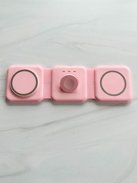 Portable Charger

3 way charger  portable charger  pink charger  travel essentials  travel necessities 

#LTKtravel #LTKfindsunder50 #LTKGiftGuide