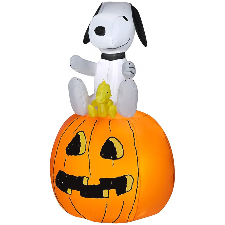 Gemmy 3.51-ft Lighted Peanuts Worldwide Peanuts Snoopy Jack-o-lantern Inflatable | Lowe's