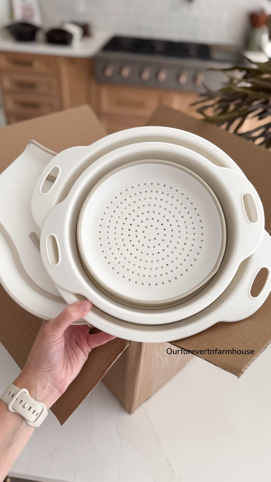 Unboxing Sunday 🤍
You’ve probably seen these viral collapsible strainers on Amazon — usually in gray — but they just released a new beige color, and it’s so good. I love that it’s space-saving, practical, and actually pretty enough to leave out on the counter.
#AmazonFinds #KitchenFavorites #HomeEssentials #ModernFarmhouse #NeutralHome #KitchenInspo #AmazonHome #HomeHacks #OrganizedHome #PracticalDesign #ModernTransitionalFarmhouse

#LTKHome