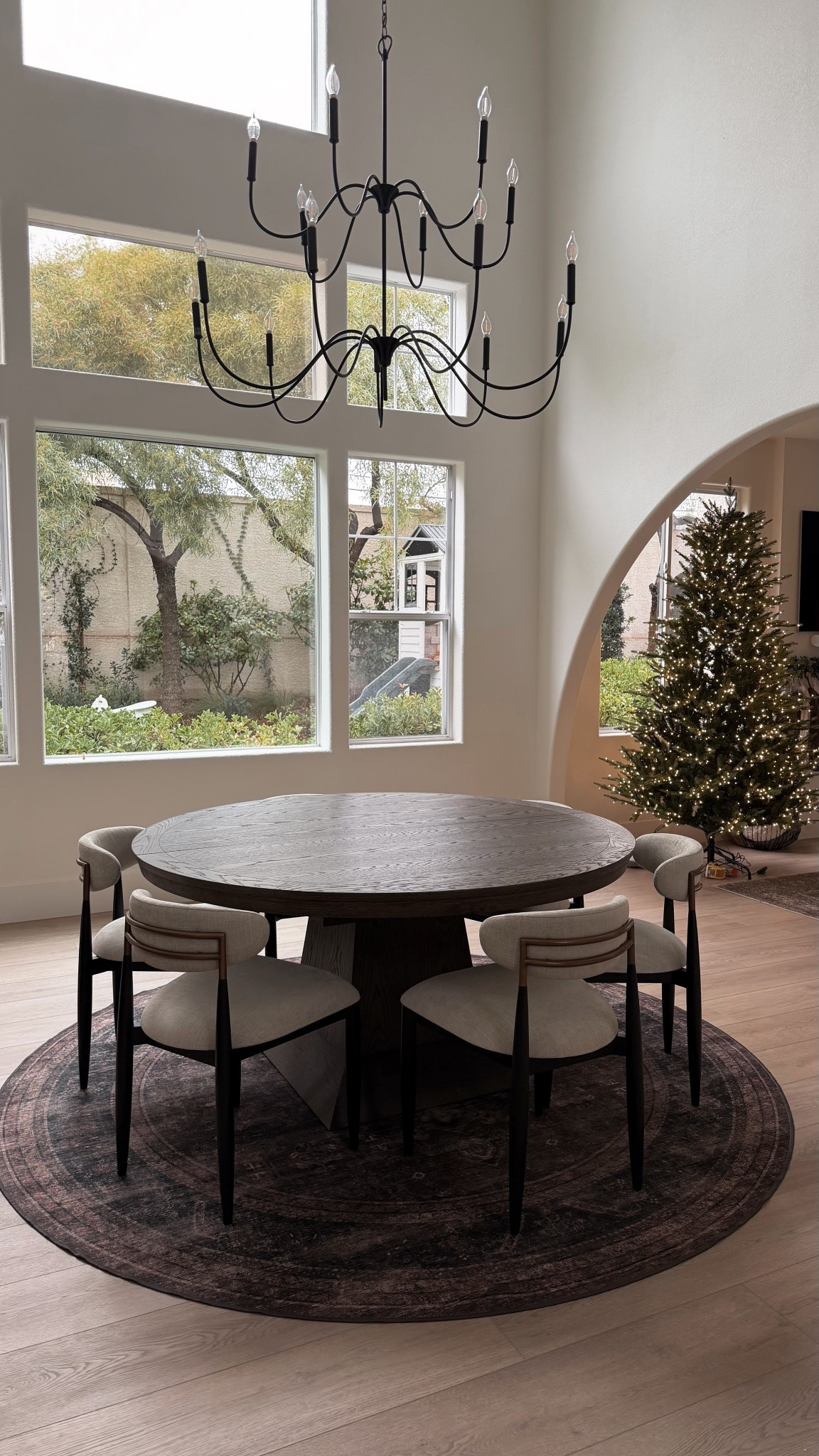 Dining room // Round rug // Chandelier // Dining chairs

#LTKSeasonal #LTKHome