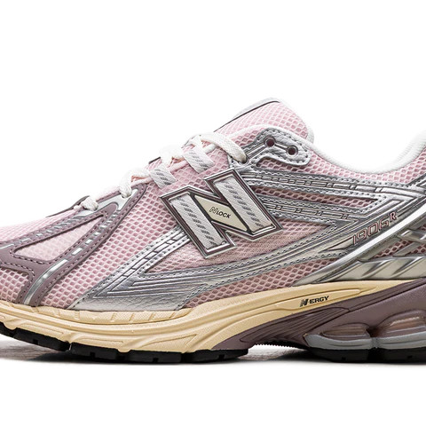 1906R "Rose Sugar Silver" U1906RNF | Stadium Goods KR
