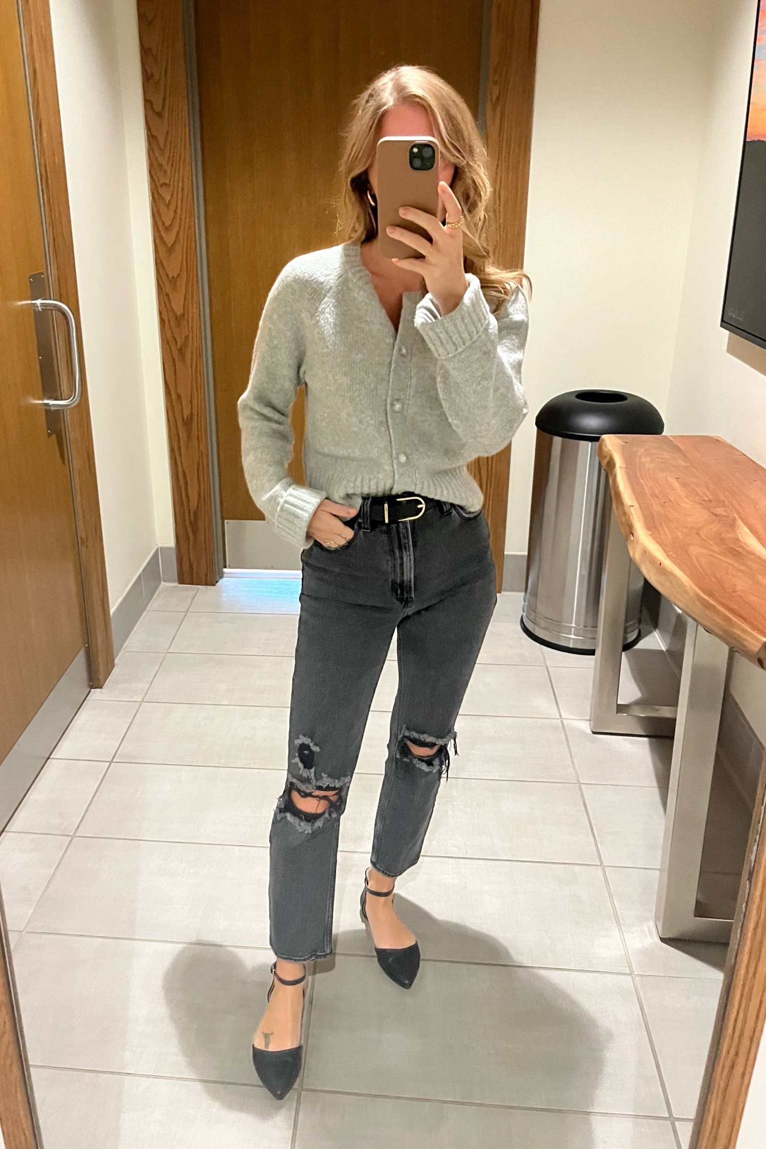 add this cardigan to your closet as a basic piece!

#LTKworkwear #LTKstyletip #LTKfindsunder100