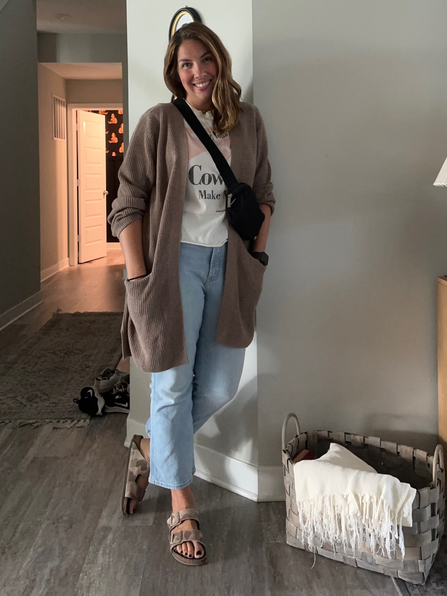 Went out last night with friends to see It Ends With Us!   
#movieootd #ootd #momwear #momuniform #midsize 


#LTKOver40 #LTKMidsize