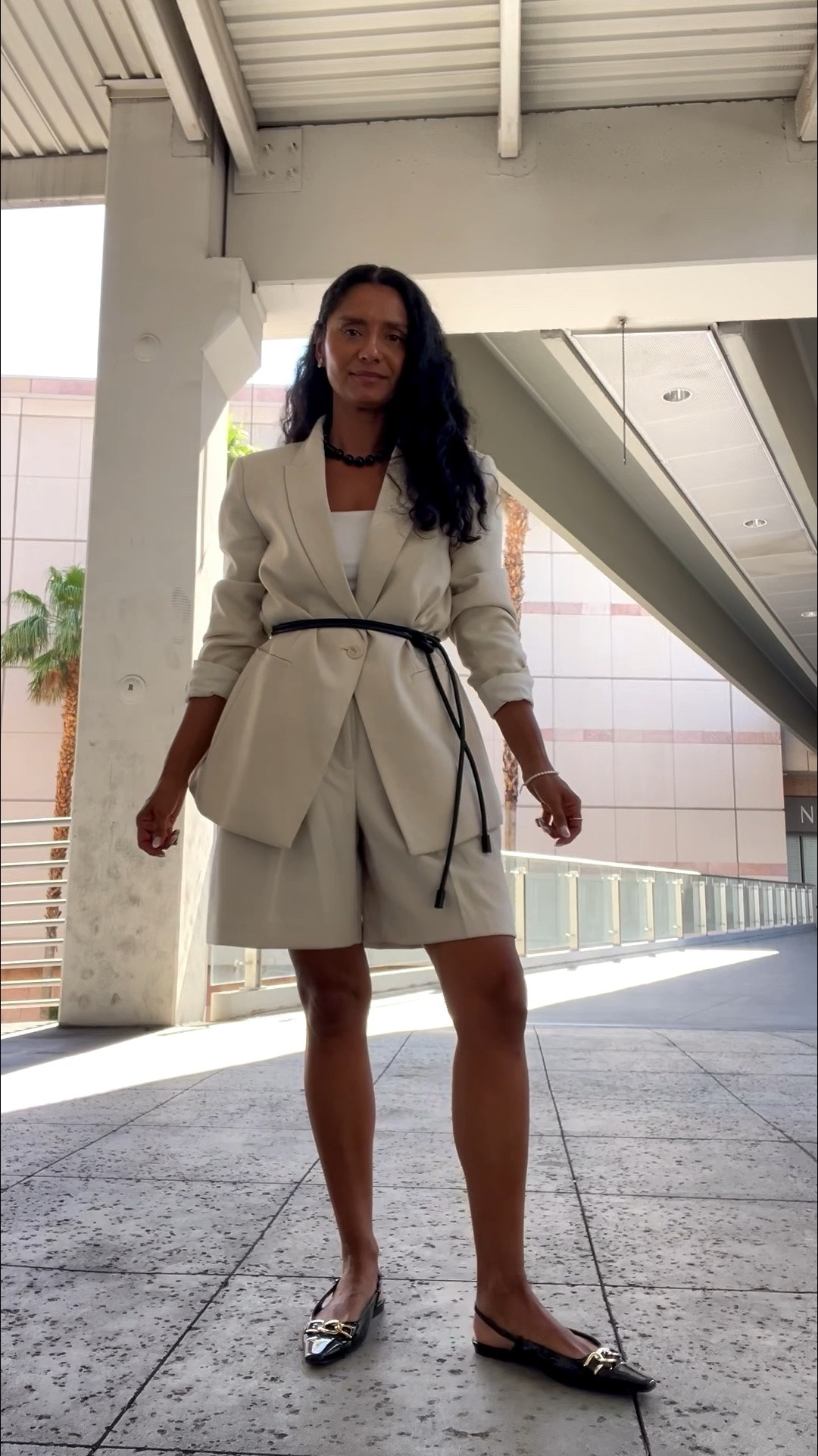 Work wear look! The outfit is old but link a few looks.