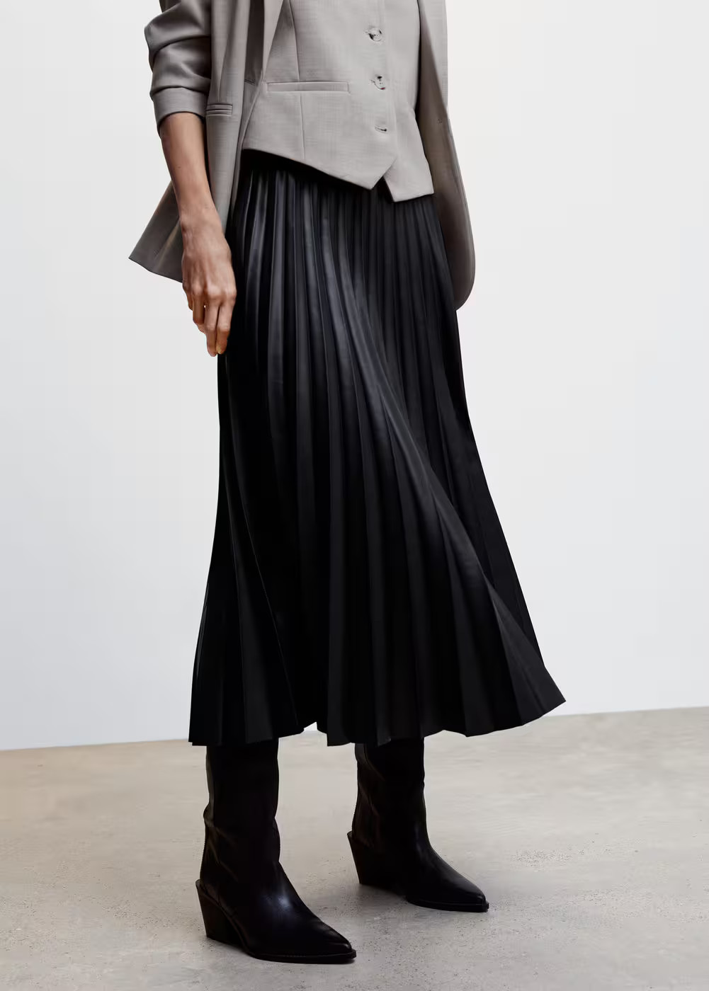 Faux-leather pleated skirt -  Women | Mango USA | MANGO (US)