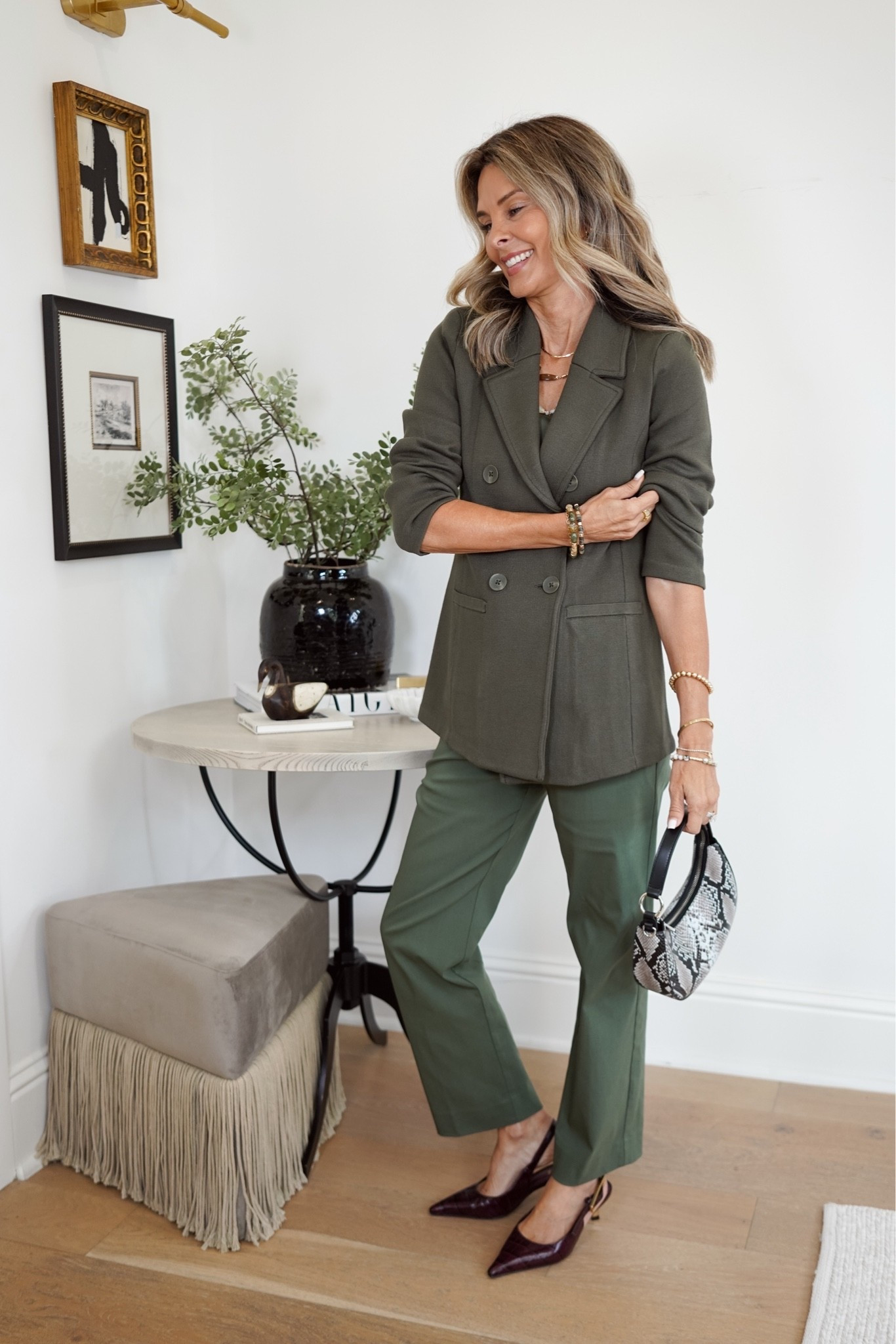 A knit blazer with the perfect fit! TTS
-pants are almost sold out   
-plython bag