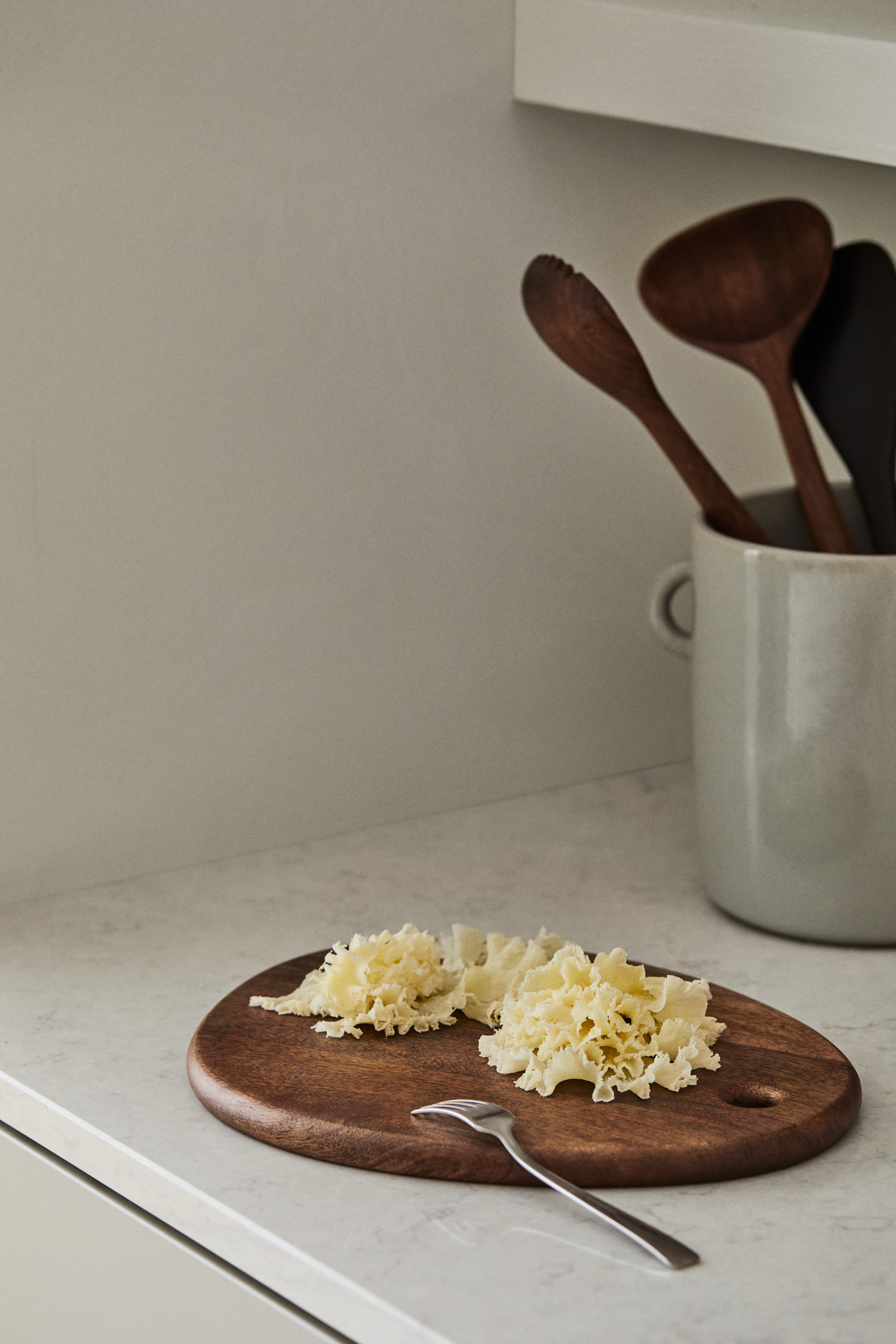 Small Asymmetric Mango Wood Cutting Board | H&M (US + CA)