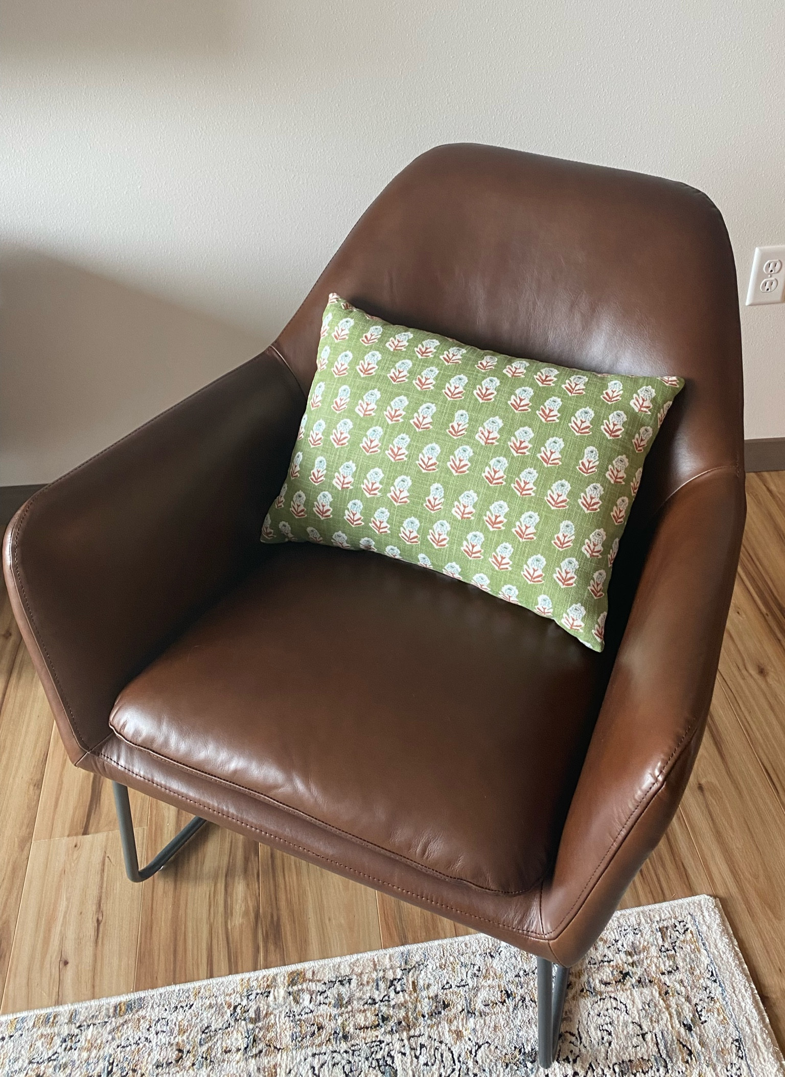 New pillow for Summer! 

Target decor | target pillow | leather accent chair

#LTKhome