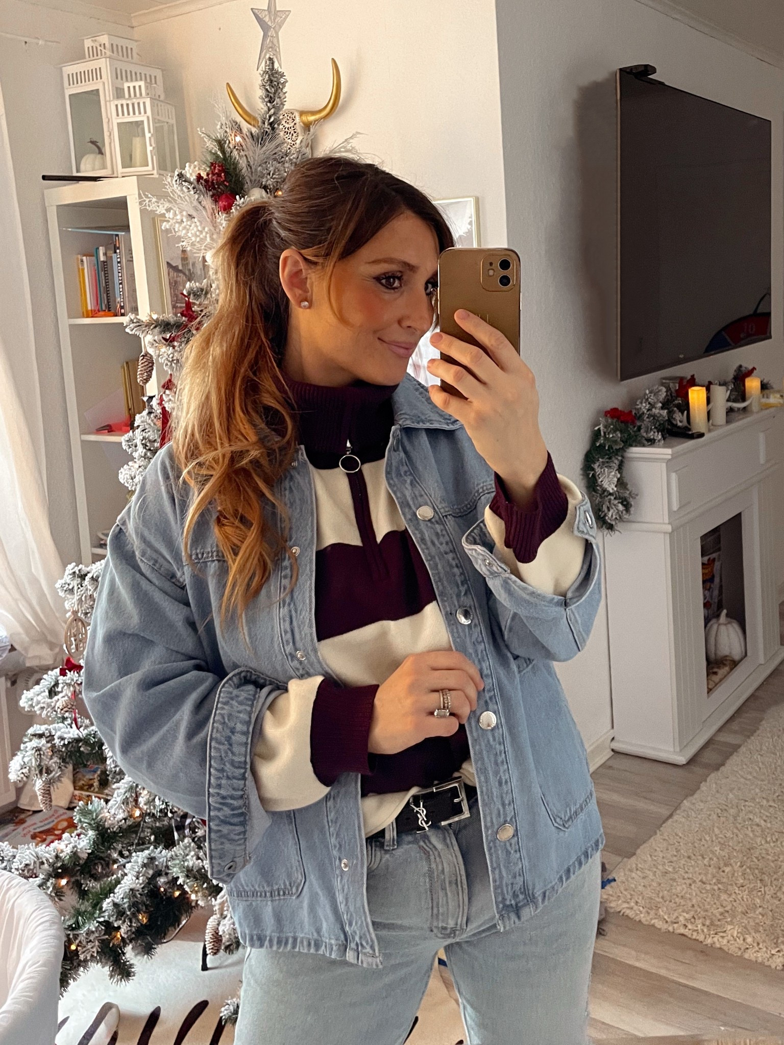 Werbung | Streifenpullover sind derzeit voll im Trend. Diesen Pullover habe ich in zwei Farben bestellt da er schön und gemütlich ist. Ich kann ihn euch nur empfehlen (genauso wie die Jeansjacke). Ich habe euch alles verlinkt 

#LTKwinter #LTKjeans #LTKstyletip