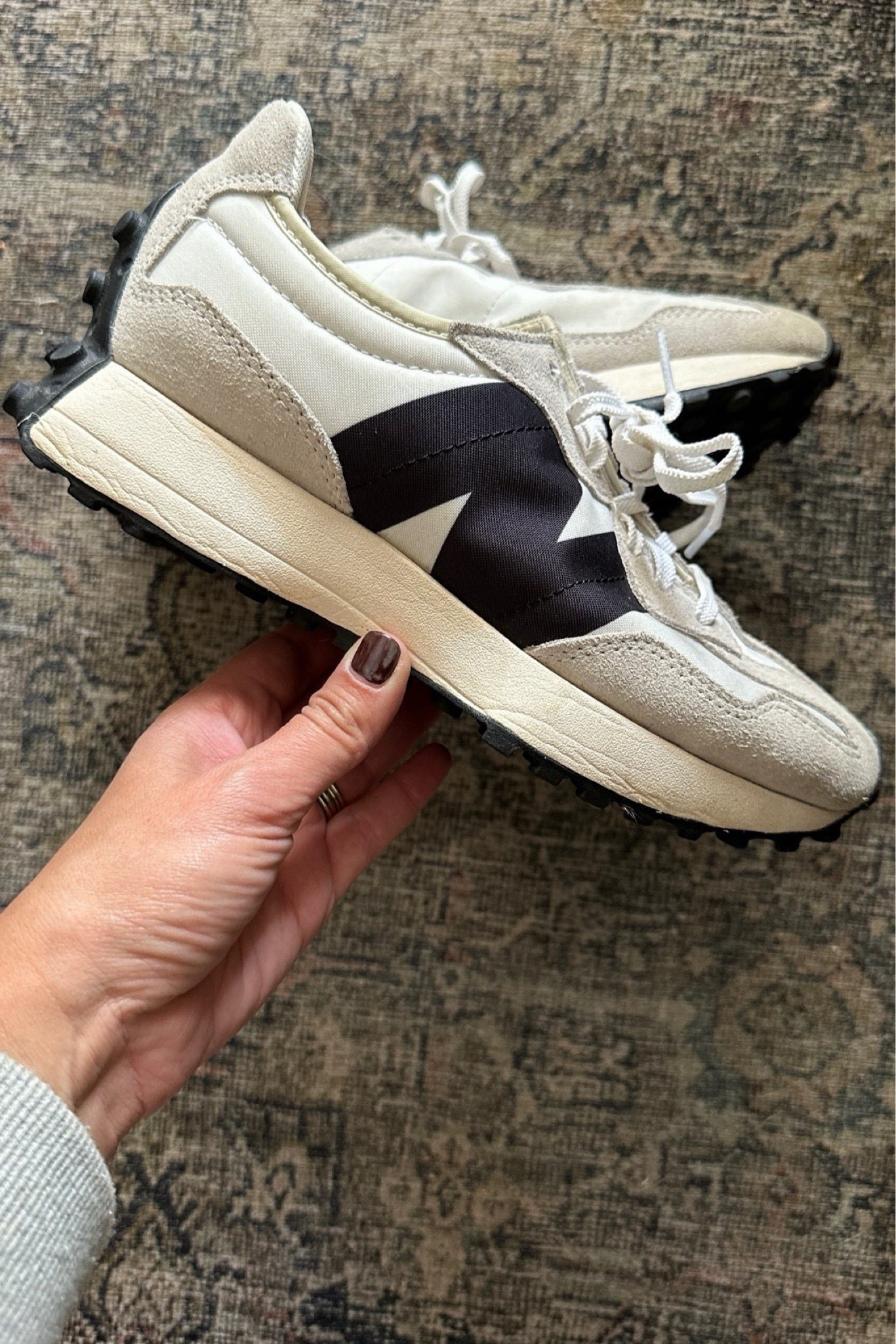 NEW BALANCE 327 on sale 

#LTKGiftGuide #LTKHoliday #LTKActive