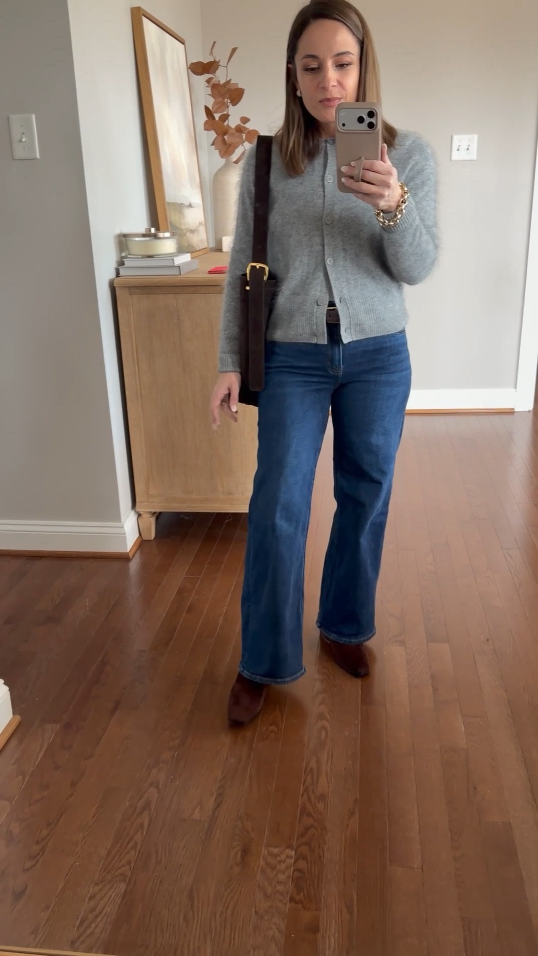 Wearing today! 

Jeans (Quince): 24 x 28” - these have definitely had some of that shrinkage I talk about with Quince jeans 
Sweater (Quince): xs
White top (Quince): xs 
Boots (Steve Madden): tts but a little narrow 
Bag (Madewell) 