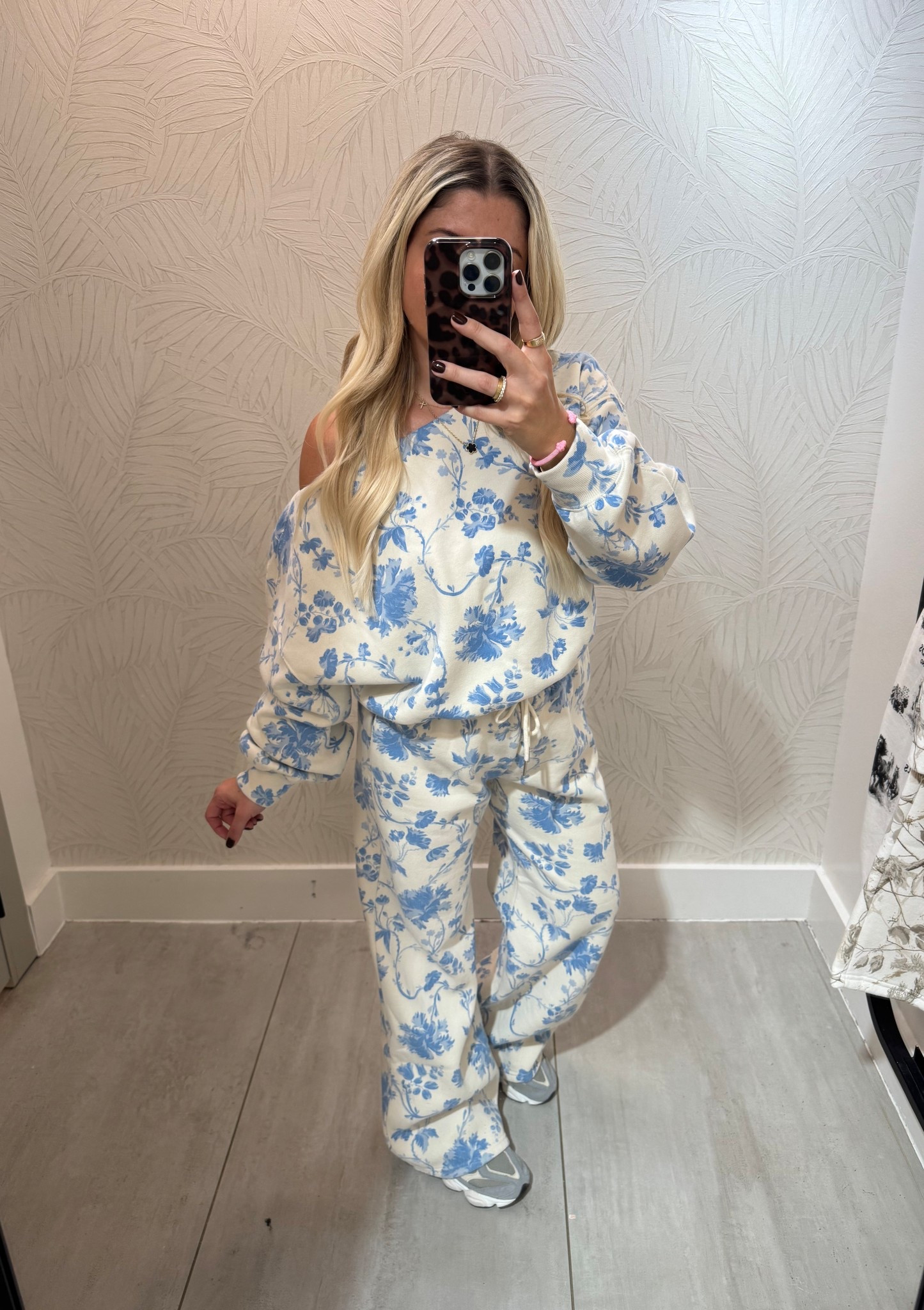 Matching set on sale
Size m
New balance sneakers  tts
Gift idea
Abercrombie outfit 

#LTKSaleAlert #LTKootd #LTKGiftGuide