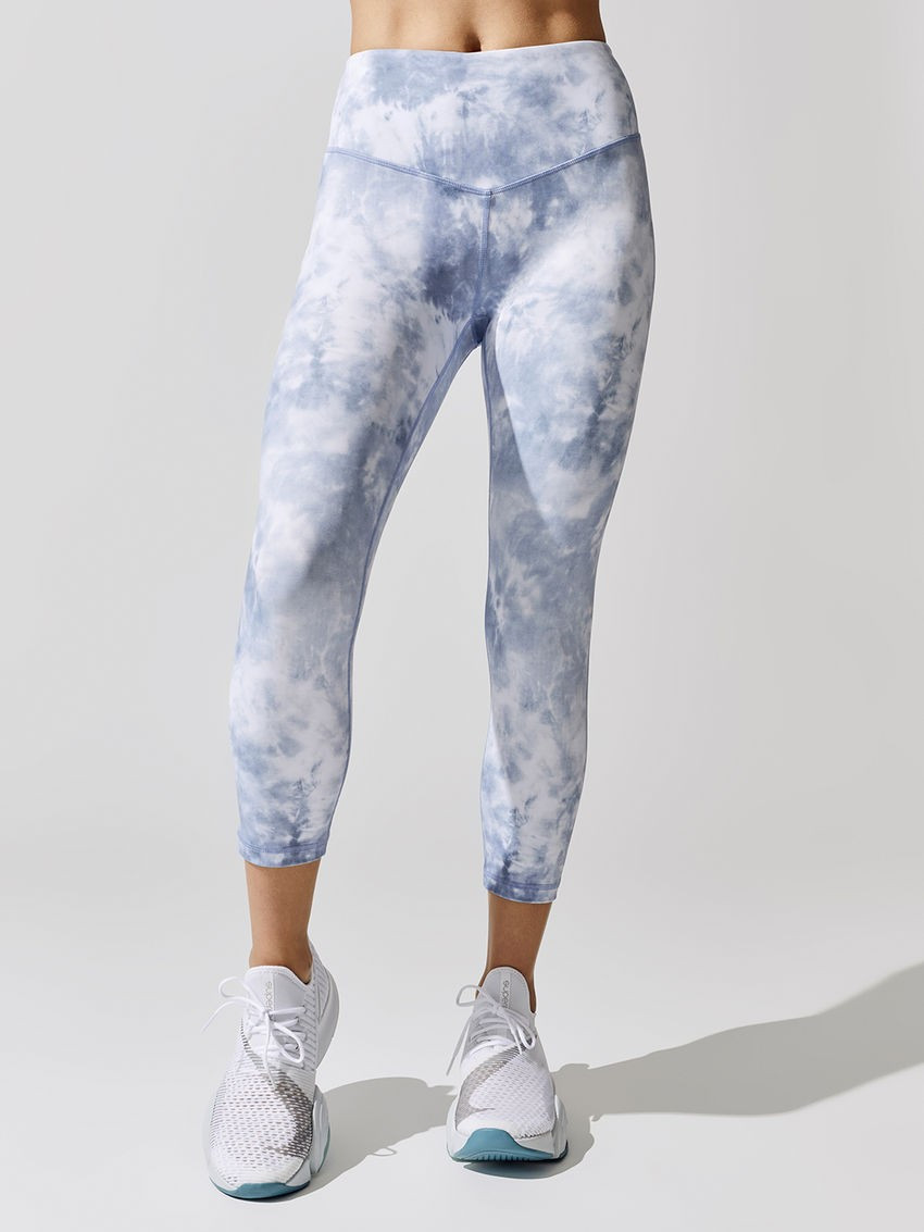 Solar Mist 3/4 Capris in Sky | Carbon38