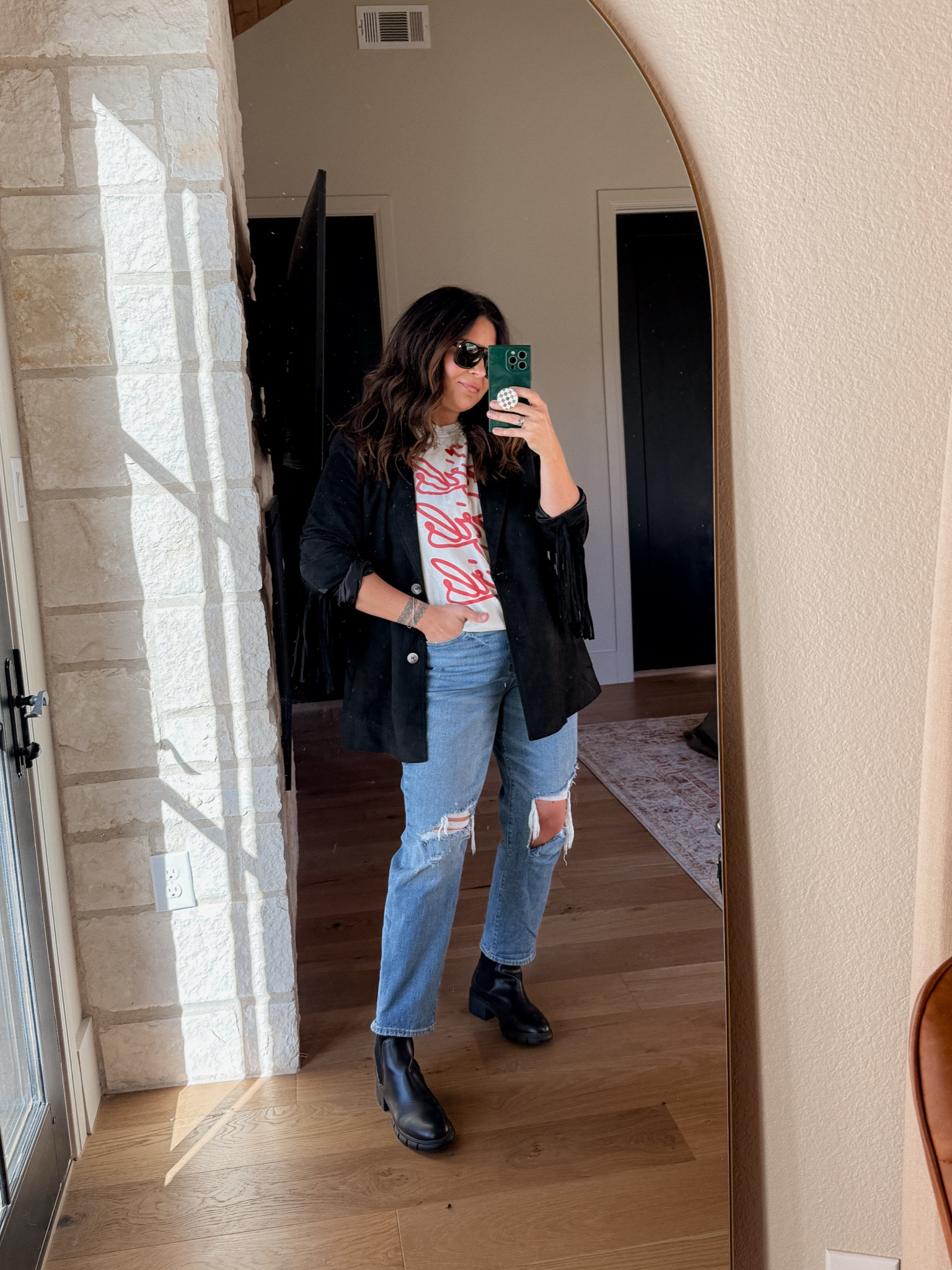 Fall outfit with fringe!
Fringe Suede Blazer: XL
Graphic Tee: XL
Favorite mom jeans: TTS (14)
Boots: TTS


#LTKMidsize #LTKFindsUnder50 #LTKStyleTip

#LTKStyleTip #LTKMidsize #LTKFindsUnder50