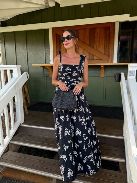 Love this gorgeous embroidered maxi dress from Abercrombie! I can’t believe how much black and white I’ve been wearing lately! Wearing xs TALL here! 

#LTKstyletip #LTKSpringSale #LTKwedding