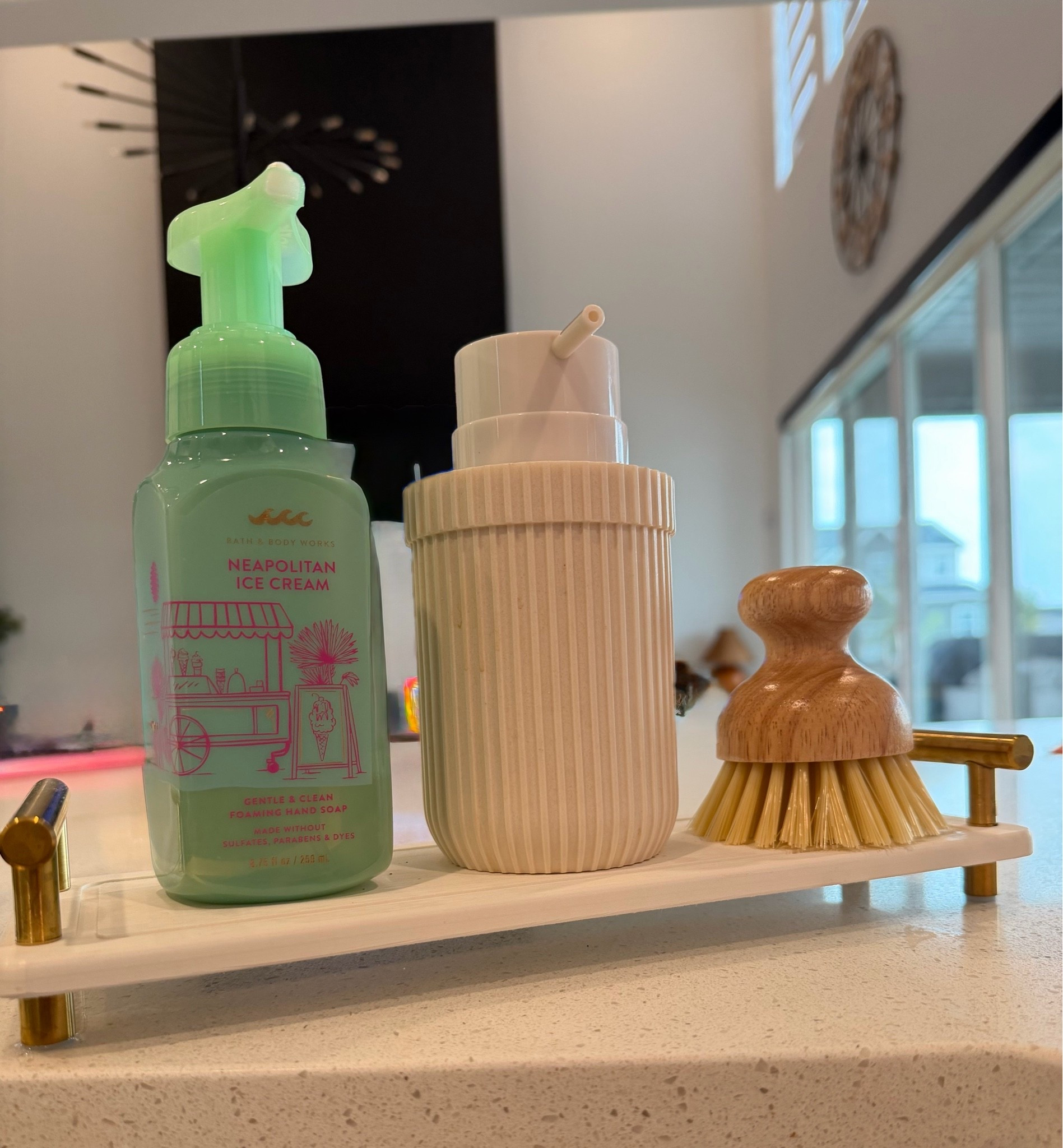 Soap and sponge holder for kitchen!

Soap dispenser, sponge holder

#LTKHome #LTKmorningroutine #LTKdayinmylife