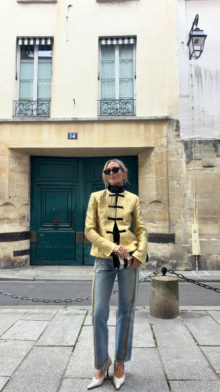 Paris day 2 💛 Linking my jeans in a different color and similar