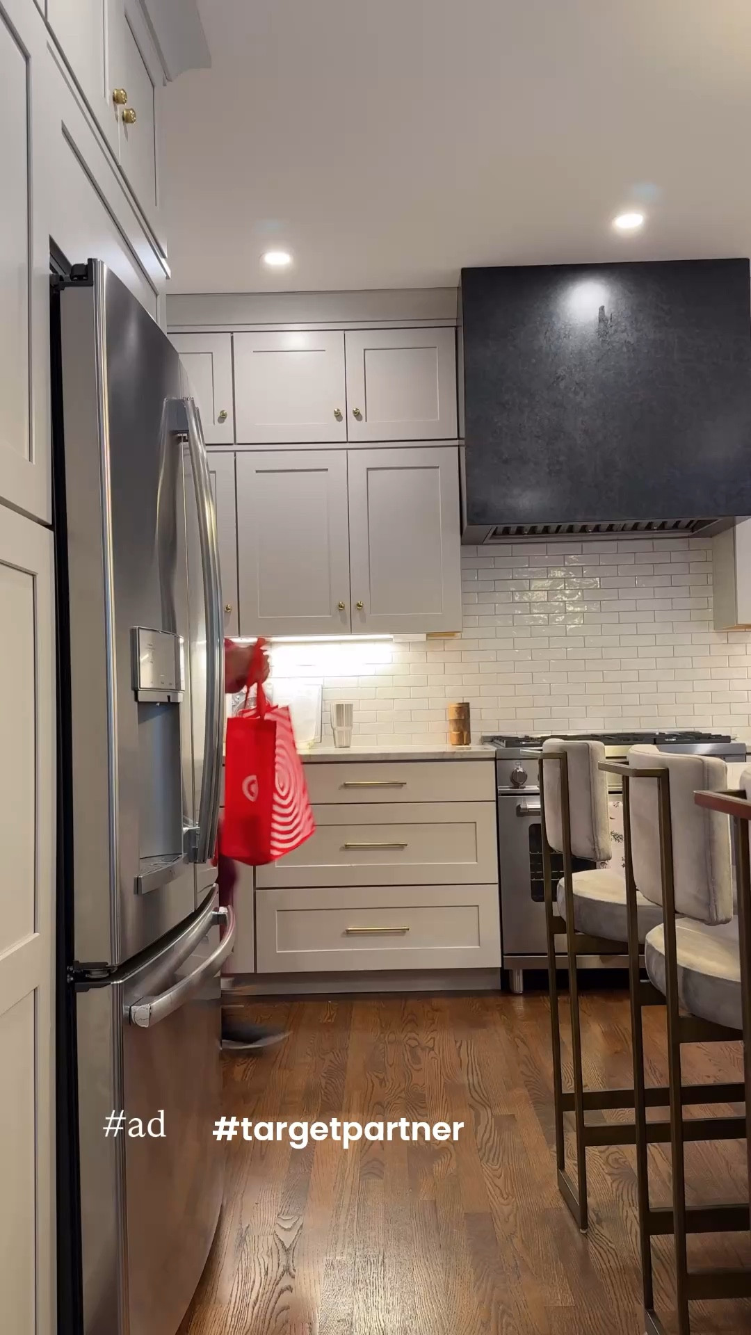 #ad I always try to fuel my body after my workouts and these @leancuisine meals from @target are so yummy! They are a good source of protein and great when I’m on a time crunch. Of course, I had to share my lunch with Jackson 😅. There’s no way I can get away eating pizza without him!! #leancuisine #target #targetpartner 
